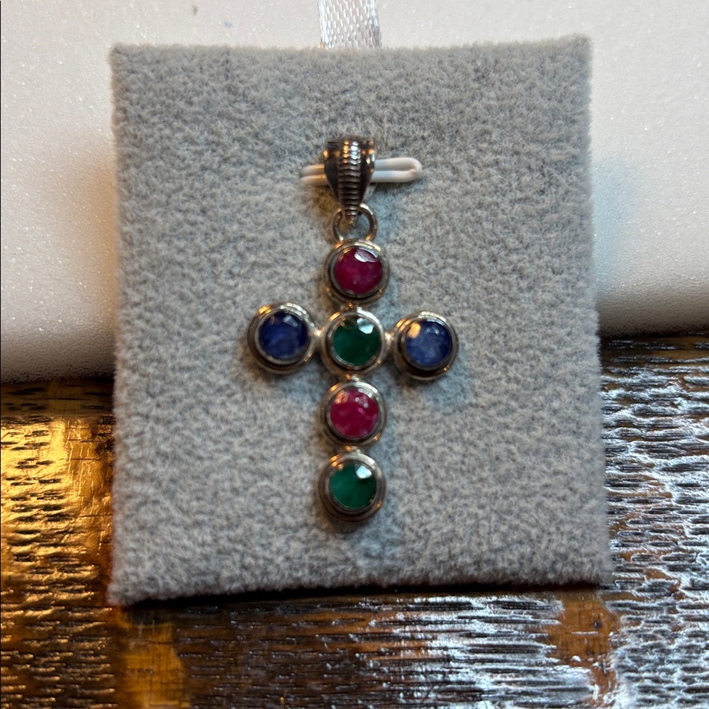 Ruby emerald and sapphire cross in sterling silver - Picture 8 of 8